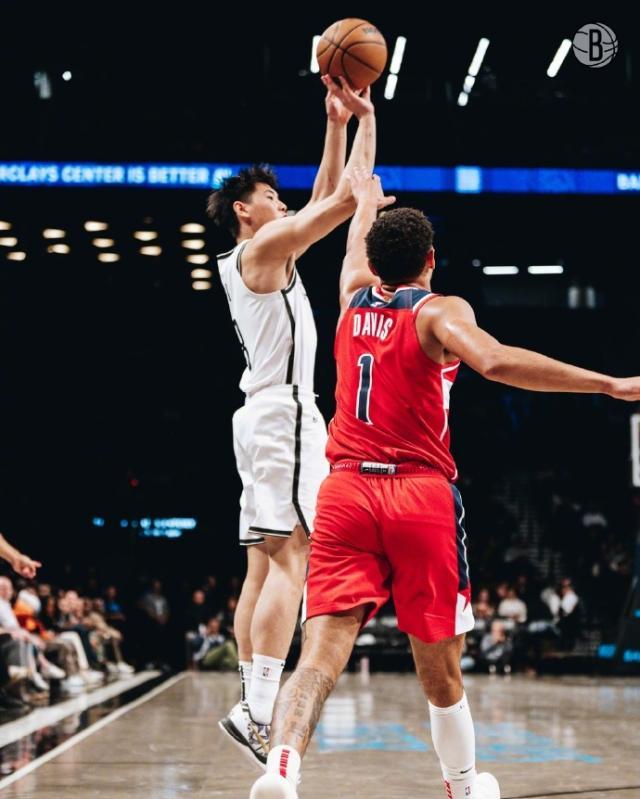 C7娱乐官方网站-惊艳！崔永熙4分钟5分点燃替补席 赛后喜提新绰号