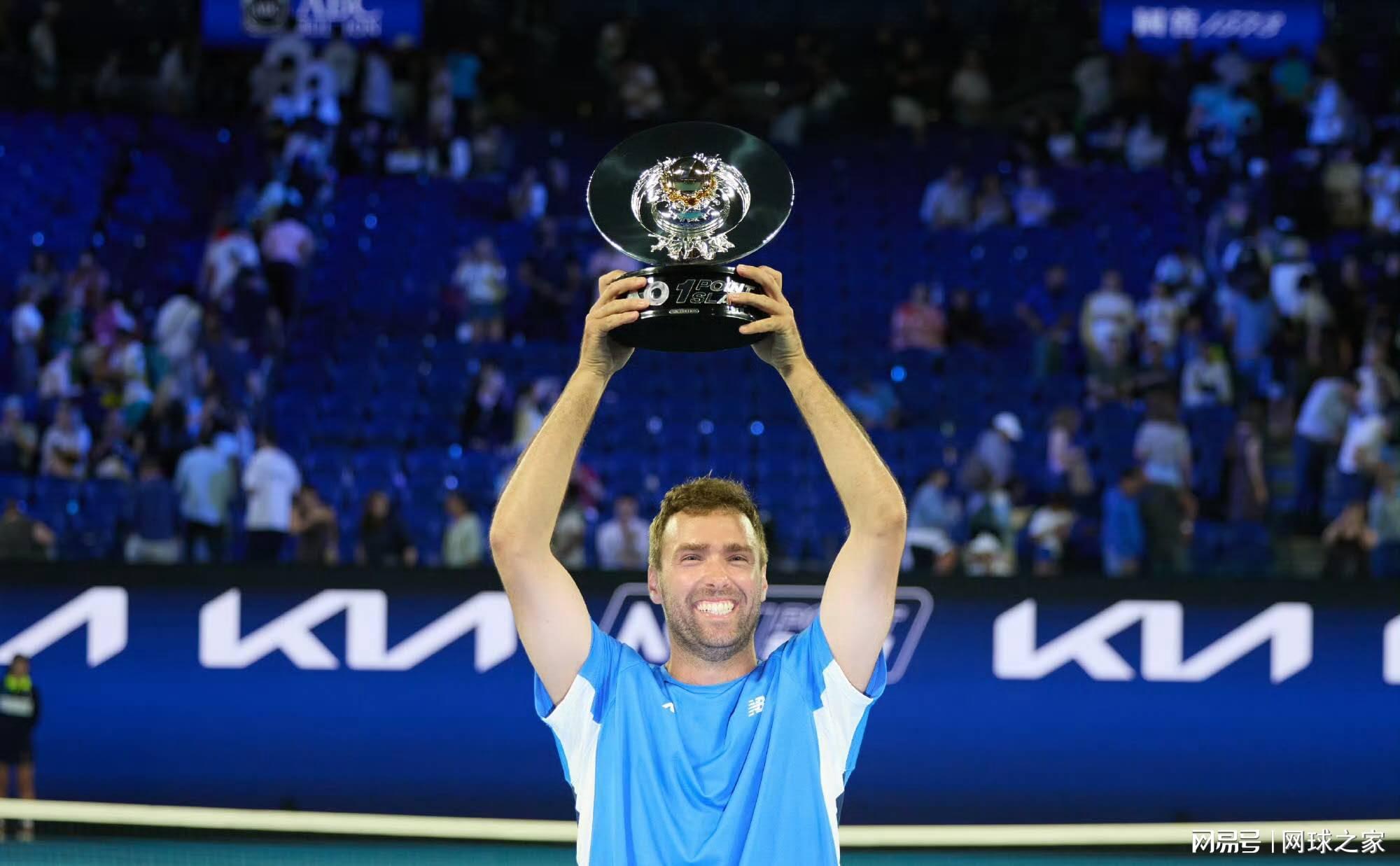 C7娱乐官方网站-业余球手夺一球致胜冠军！高芙贡献名面，周杰伦球都没碰到就出局